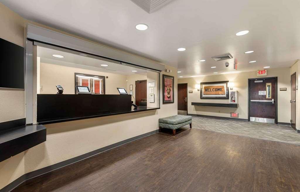 Extended America Select - Minneapolis - - Valley View Road 2*