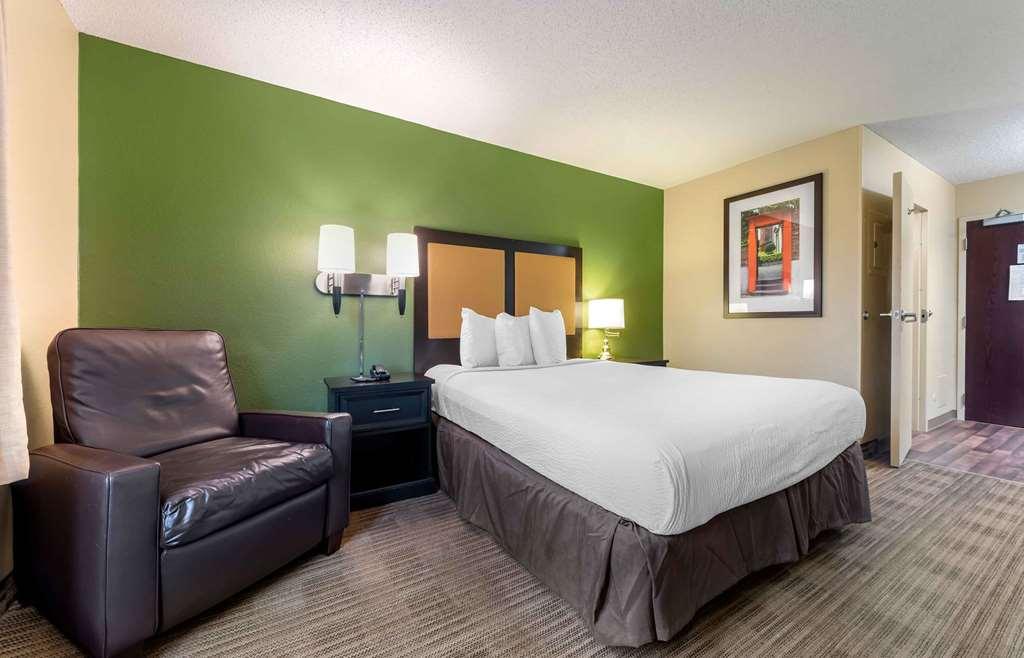 Extended America Select - Minneapolis - - Valley View Road 2* Eden Prairie