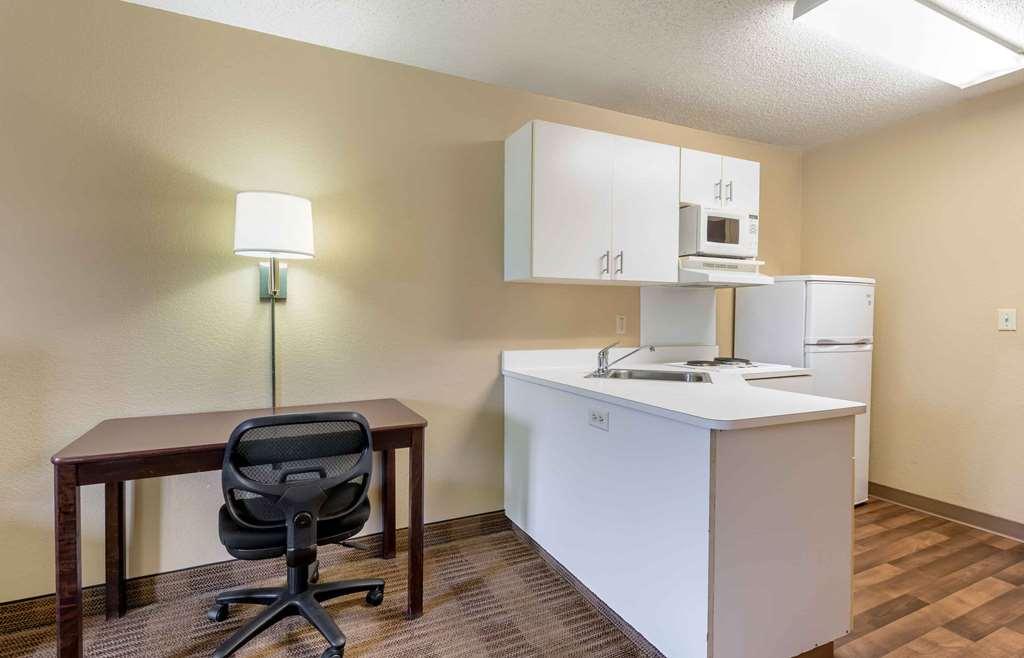 Extended America Select - Minneapolis - - Valley View Road Eden Prairie