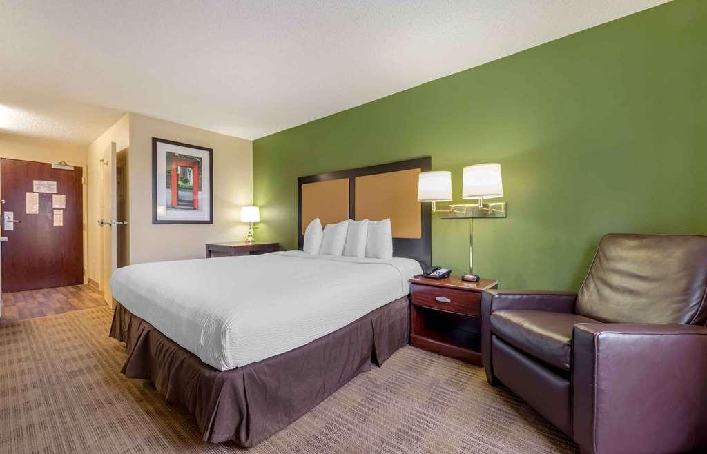 Extended America Select - Minneapolis - - Valley View Road