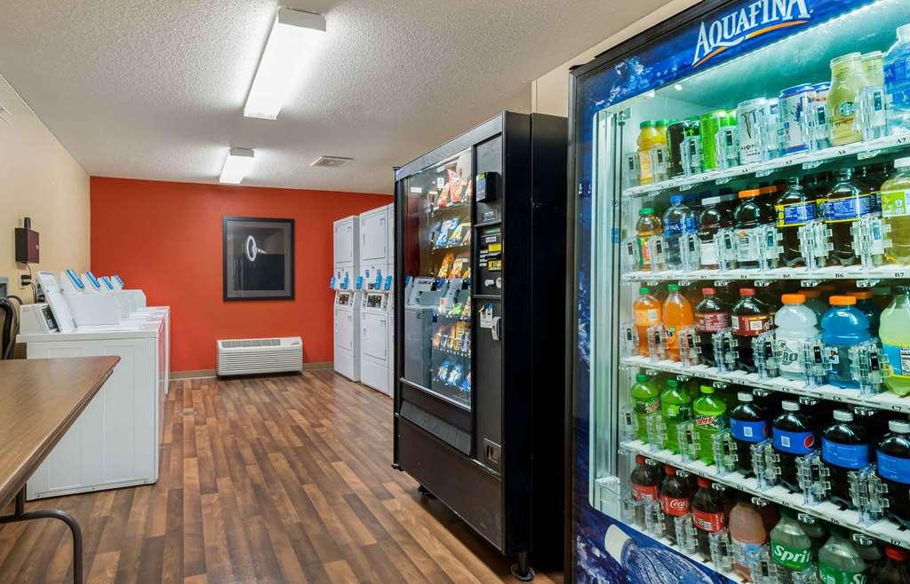 Extended America Select - Minneapolis - - Valley View Road 2*