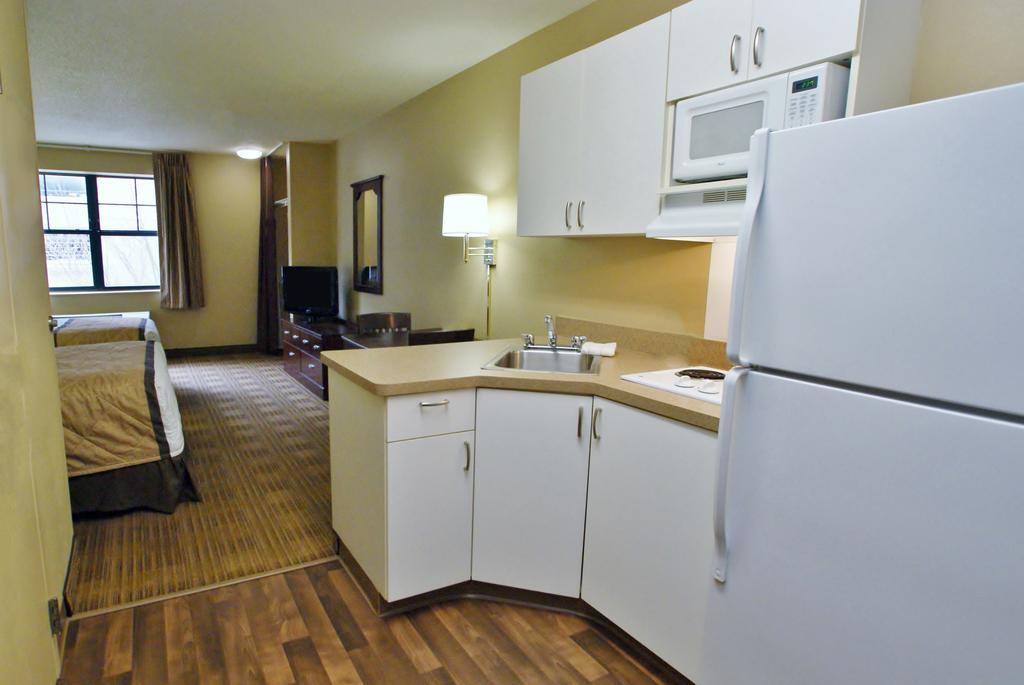 Extended America Select - Minneapolis - - Valley View Road Eden Prairie