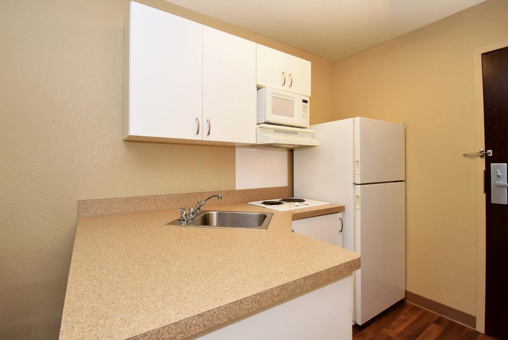 Extended America Select - Minneapolis - - Valley View Road 2*