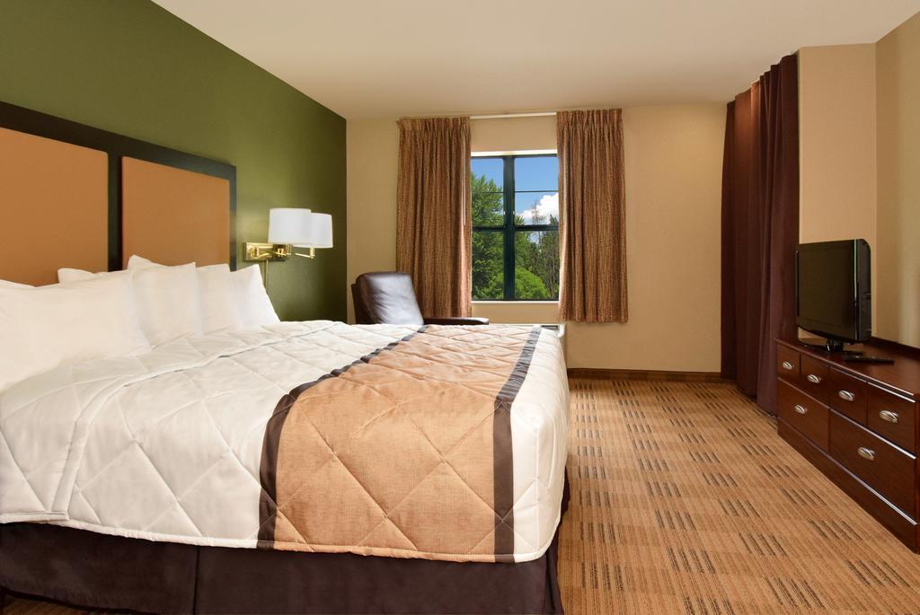 Extended America Select - Minneapolis - - Valley View Road 2* Eden Prairie