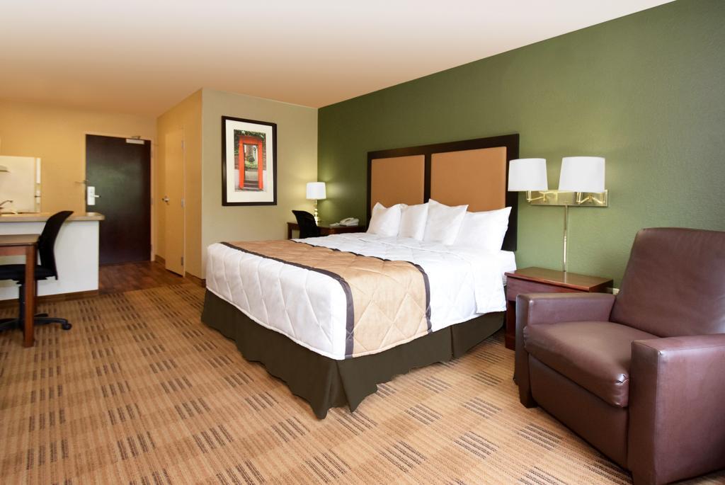 Extended America Select - Minneapolis - - Valley View Road 2*