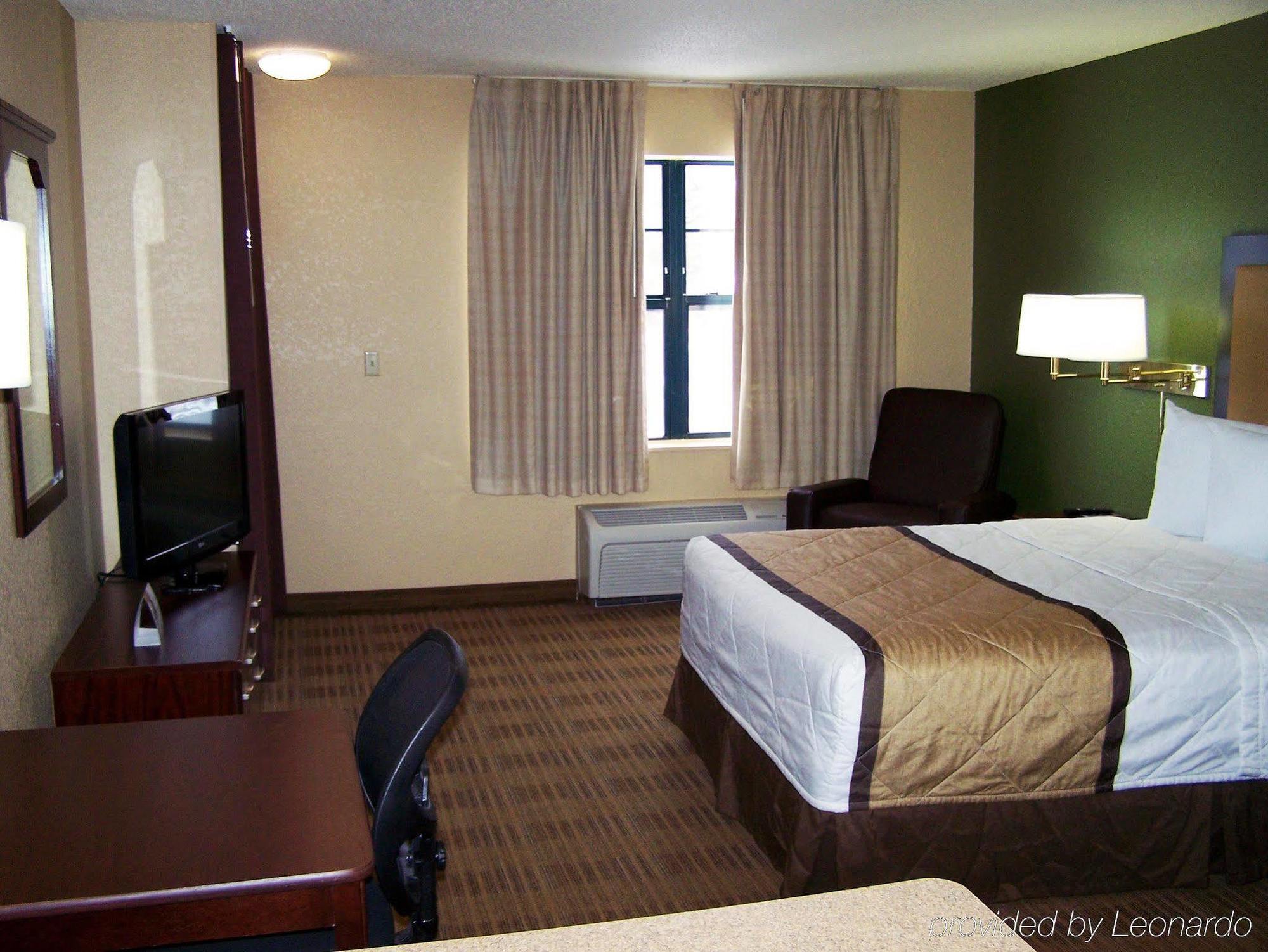Extended America Select - Minneapolis - - Valley View Road 2*