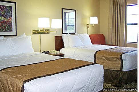 Extended America Select - Minneapolis - - Valley View Road