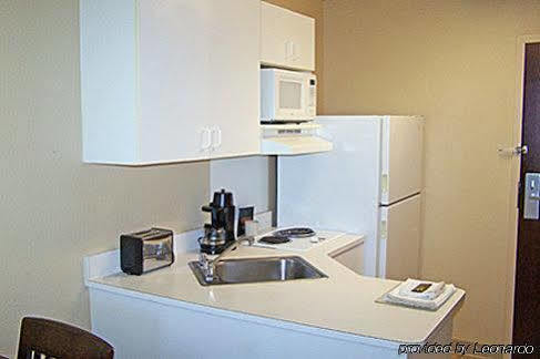 Extended America Select - Minneapolis - - Valley View Road